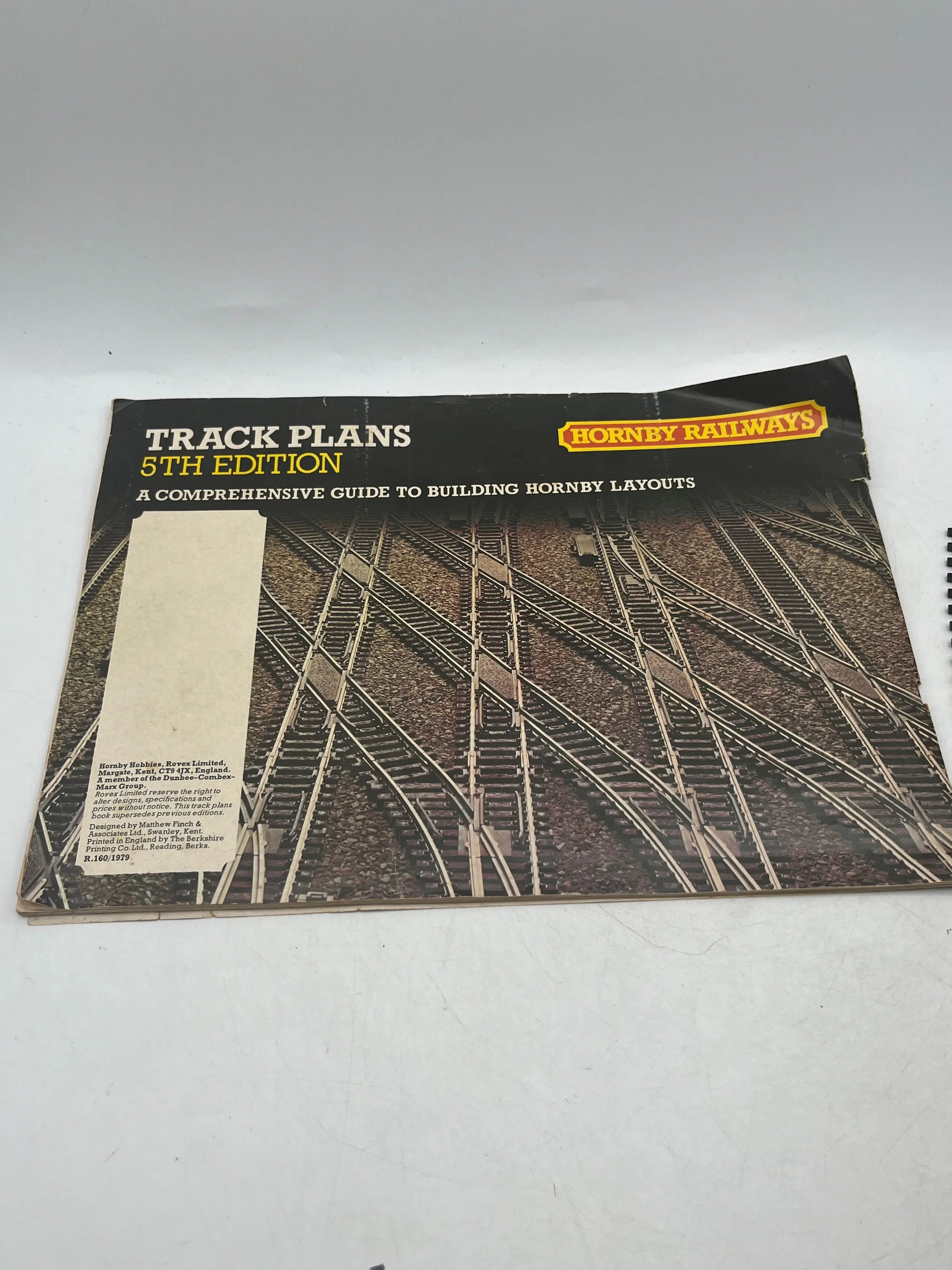 Hornby R751 Class 37 Diesel Locomotive OO Gauge British Rail Blue 37 130 8H22 FRENLY BRICKS - Open 7 Days